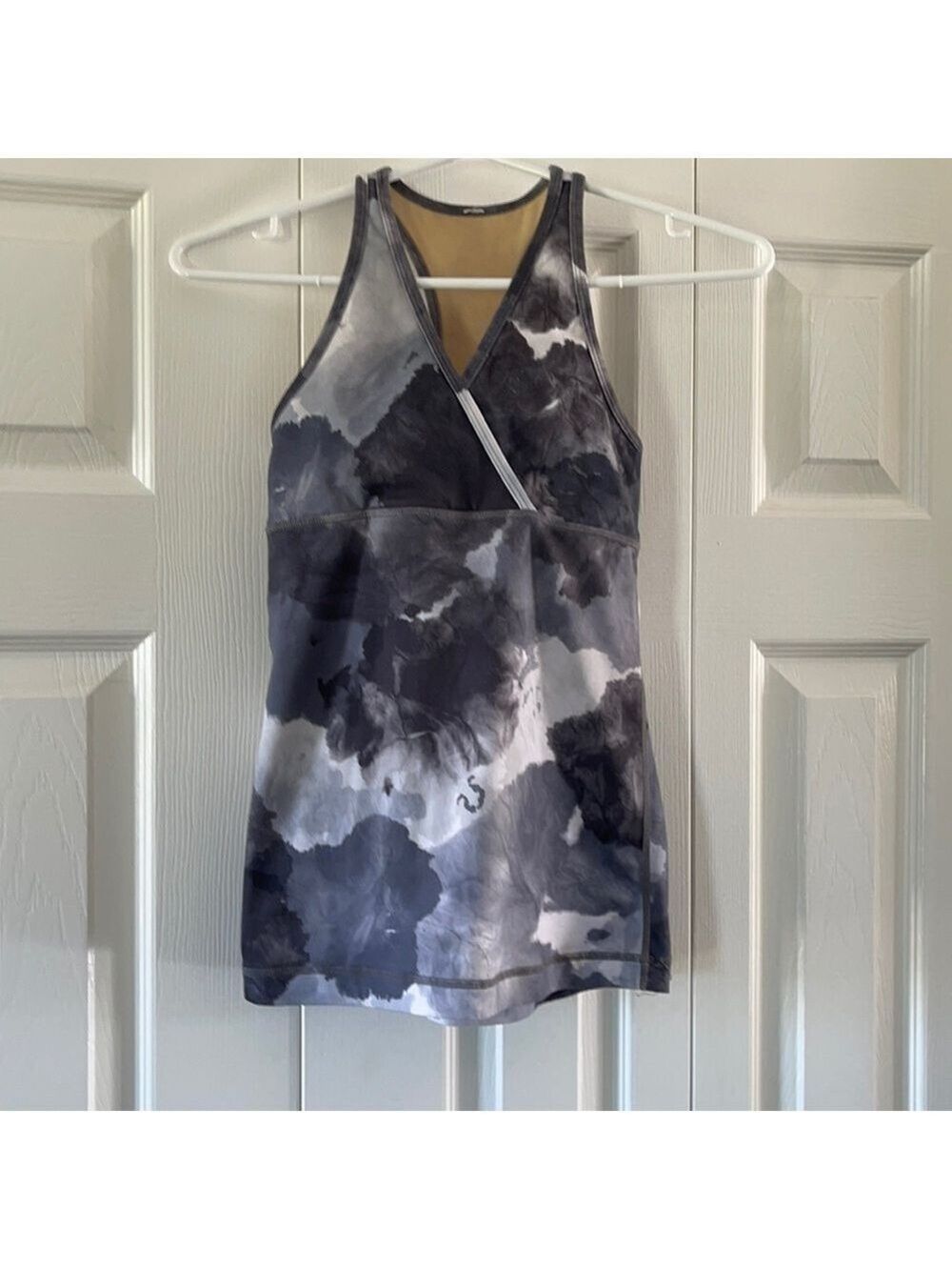 Lululemon marble pattern tank top🥰🥰 Excellent condition.